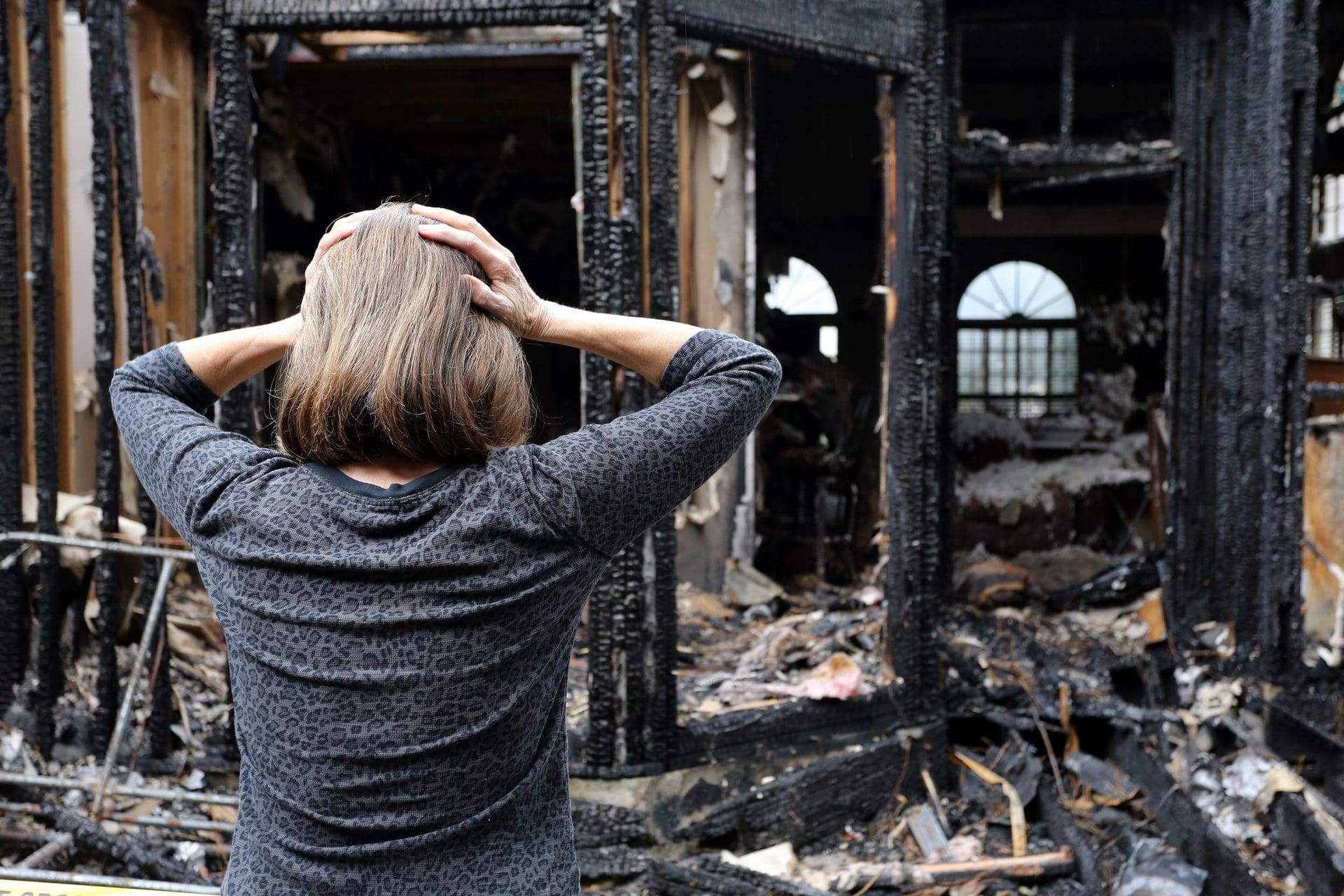 Abgebranntes Haus - Welche Versicherung zahlt bei Hausbrand? (© Katherine / stock.adobe.com)