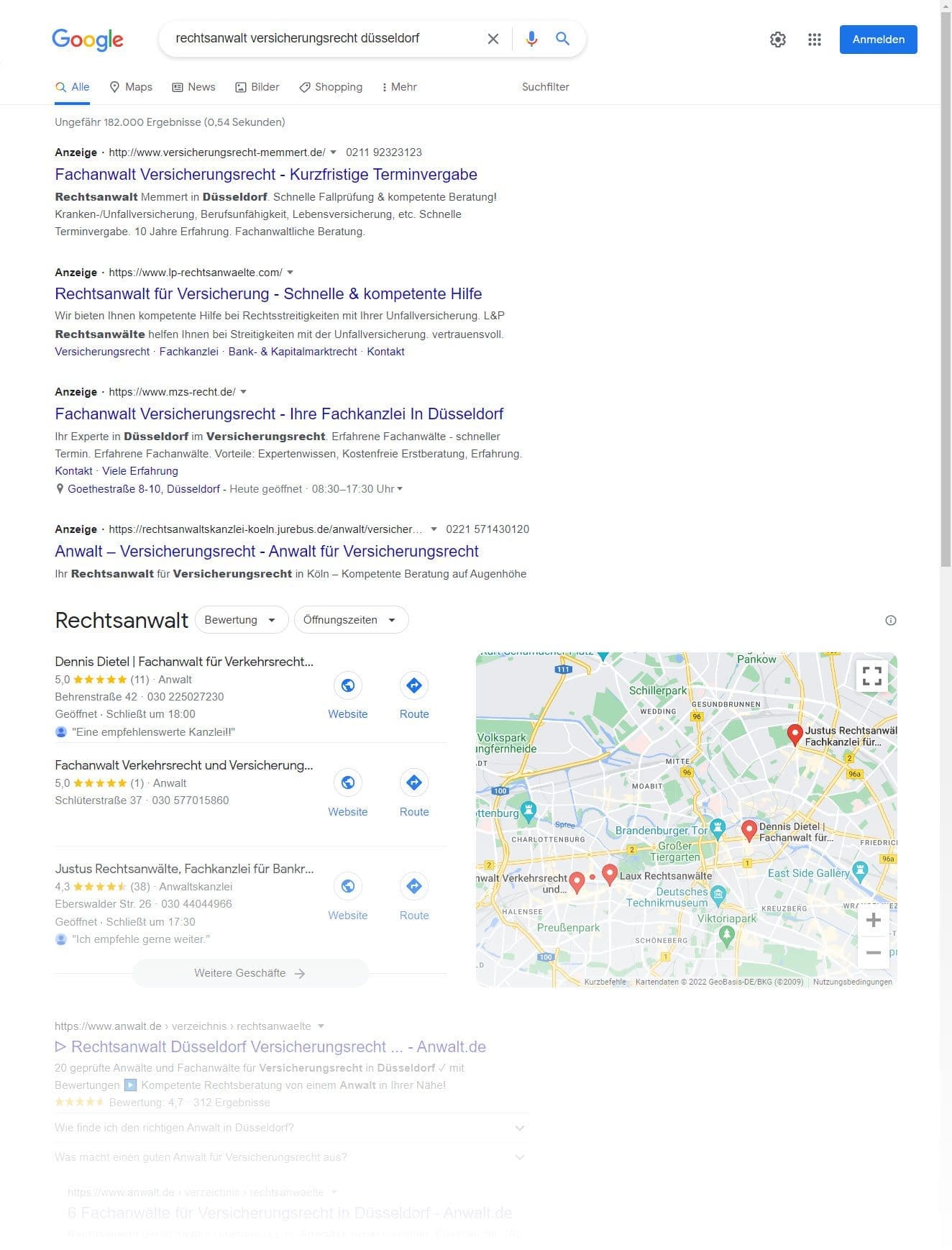 So viele Anwälte in Düsseldorf buhlen um neue Mandanten. Doch wem können Sie vertrauen? Wer hat die beste Expertise in Ihrem Schadenskontext? - Nutzen Sie die Anwaltsvermittlung der Deutschen Schadenshilfe, um einfach und zuverlässig einen guten Juristen für Ihren Fall zu finden. (Screenshot einer Google-Suche nach "Rechtsanwalt Versicherungsrecht Düsseldorf" am 22.08.2022)