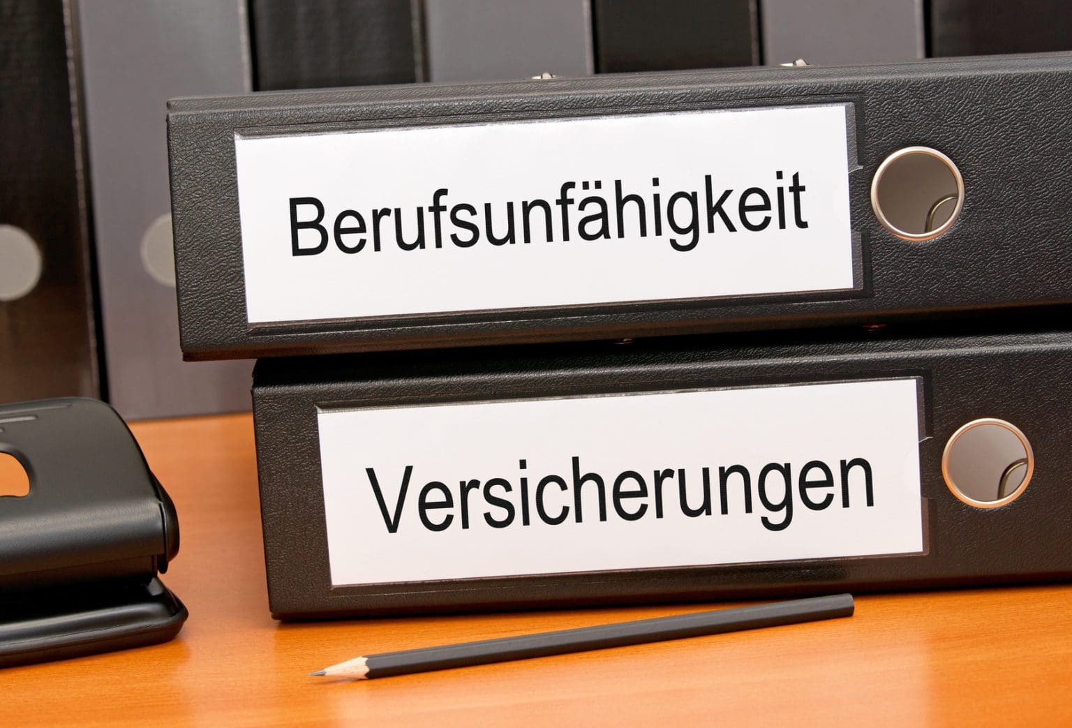 Berufsunfähigkeit und Versicherungen (© DOC RABE Media / Fotolia)