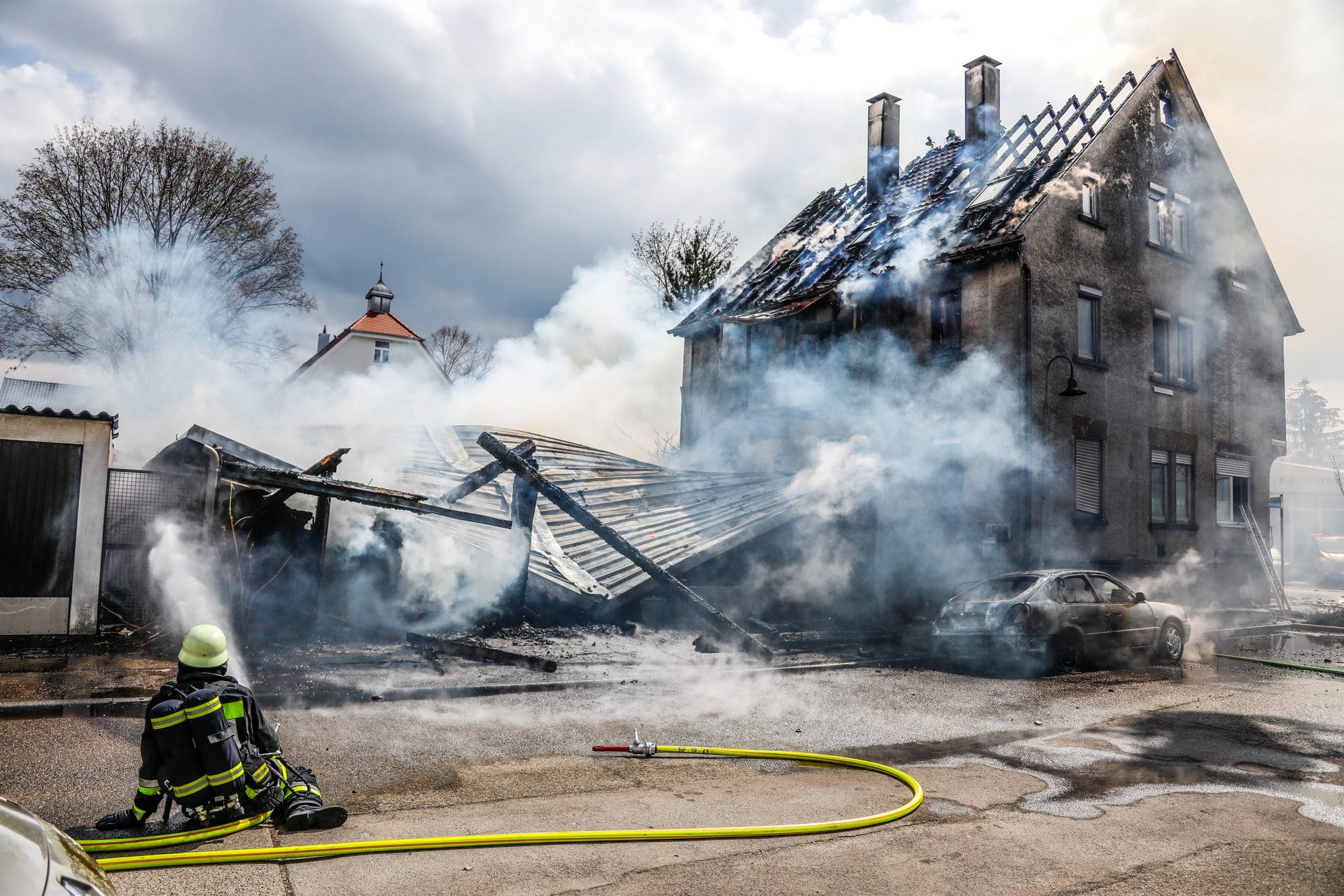 Brand (fast) gelöscht. Aber was ist mit dem ganzen Löschwasser? (© Christina / stock.adobe.com) Brand (fast) gelöscht. Aber was ist mit dem ganzen Löschwasser? (© Christina / stock.adobe.com)