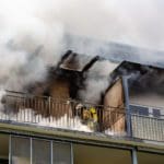 Brandfall: Nach Brand Versicherung und Vermieter informieren! (© Robert Leßmann / stock.adobe.com)