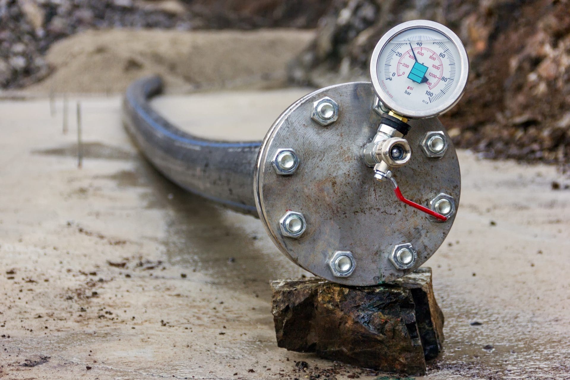 Druckprüfung von Leitungen und Rohren, Wasserleitung (© Funtay / stock.adobe.com)