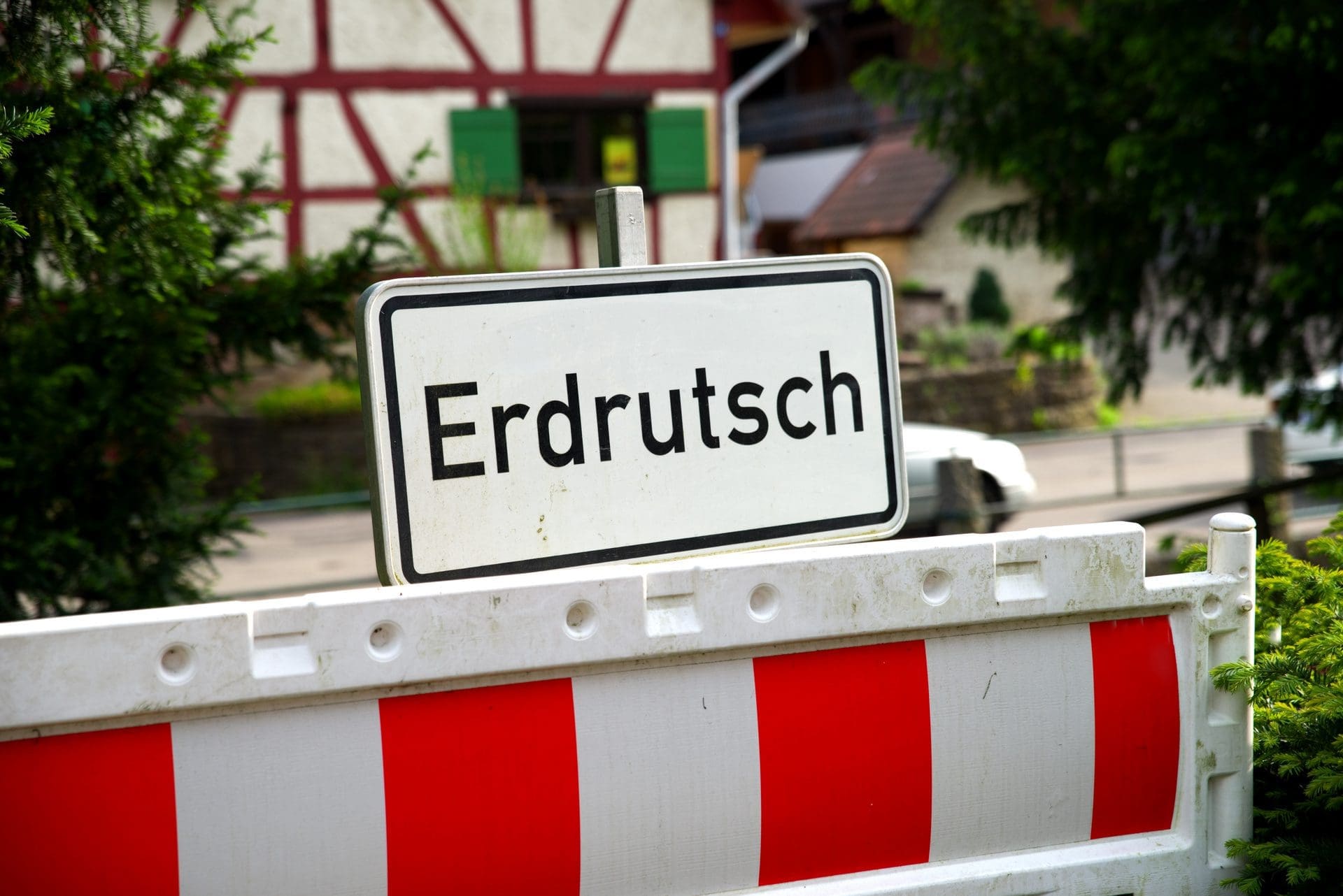 Erdrutsch! - Wie ist das jetzt mit der Versicherung? (© VRD / stock.adobe.com)