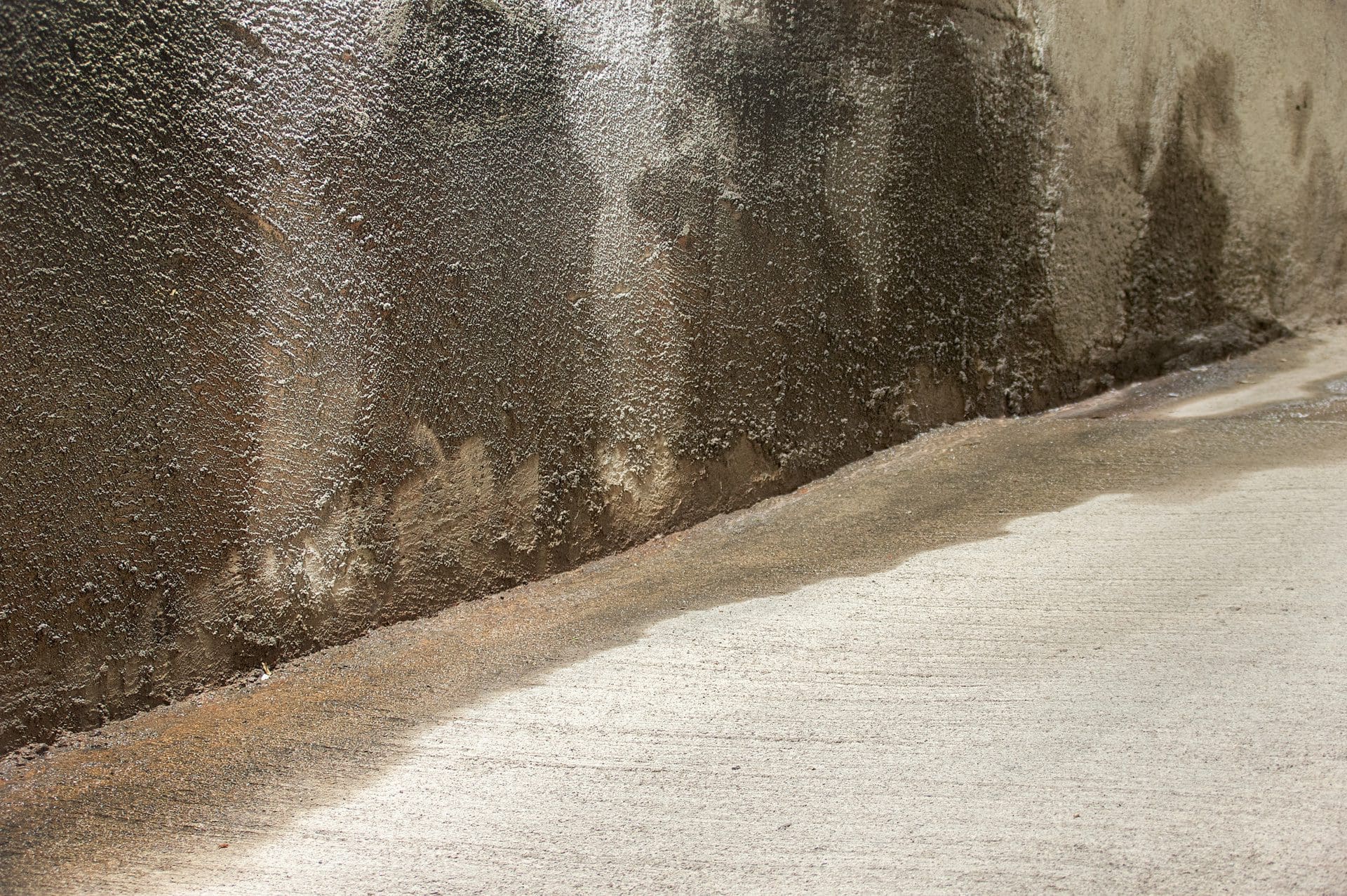 Feuchtigkeit im Keller nach starken Regenfällen (© cunaplus / stock.adobe.com)