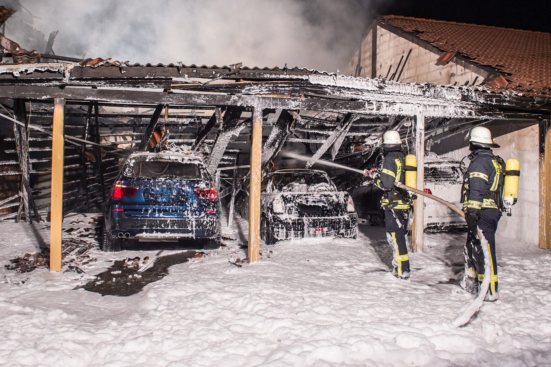 Garagenbrand | Carport ausgebrannt (© benjaminnolte / stock.adobe.com)