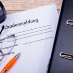 Formular Schadenmeldung | Bevor Sie Ihrer Wohngebäudeversicherung einen Schaden melden... (© Jürgen Hüls / stock.adobe.com)