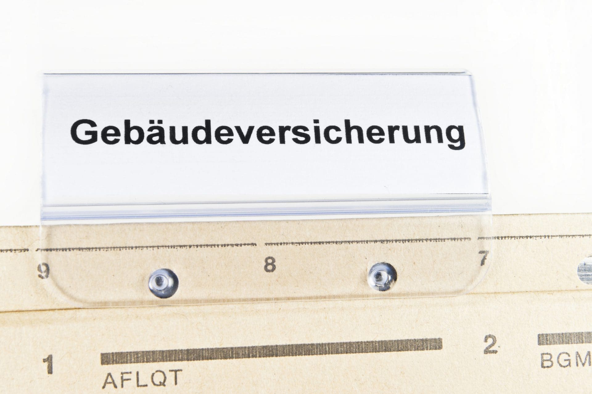 Gebäudeversicherung Schaden: Dokumentieren Sie so viel wie möglich - Fotos, Kopie der Schadensmeldung, Belege / Nachweise, Kostenvoranschläge, Gutachten und Gutachter-Kosten-Rechnung... (© Pixelot / Fotolia) Gebäudeversicherung Schaden: Dokumentieren Sie so viel wie möglich - Fotos, Kopie der Schadensmeldung, Belege / Nachweise, Kostenvoranschläge, Gutachten und Gutachter-Kosten-Rechnung... (© Pixelot / Fotolia)