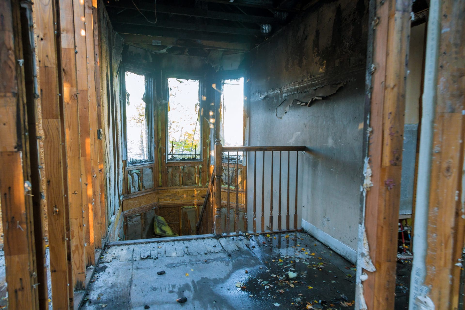 Haus nach Schaden unbewohnbar, und die Gebäudeversicherung zahlt nicht? (© ungvar / stock.adobe.com)