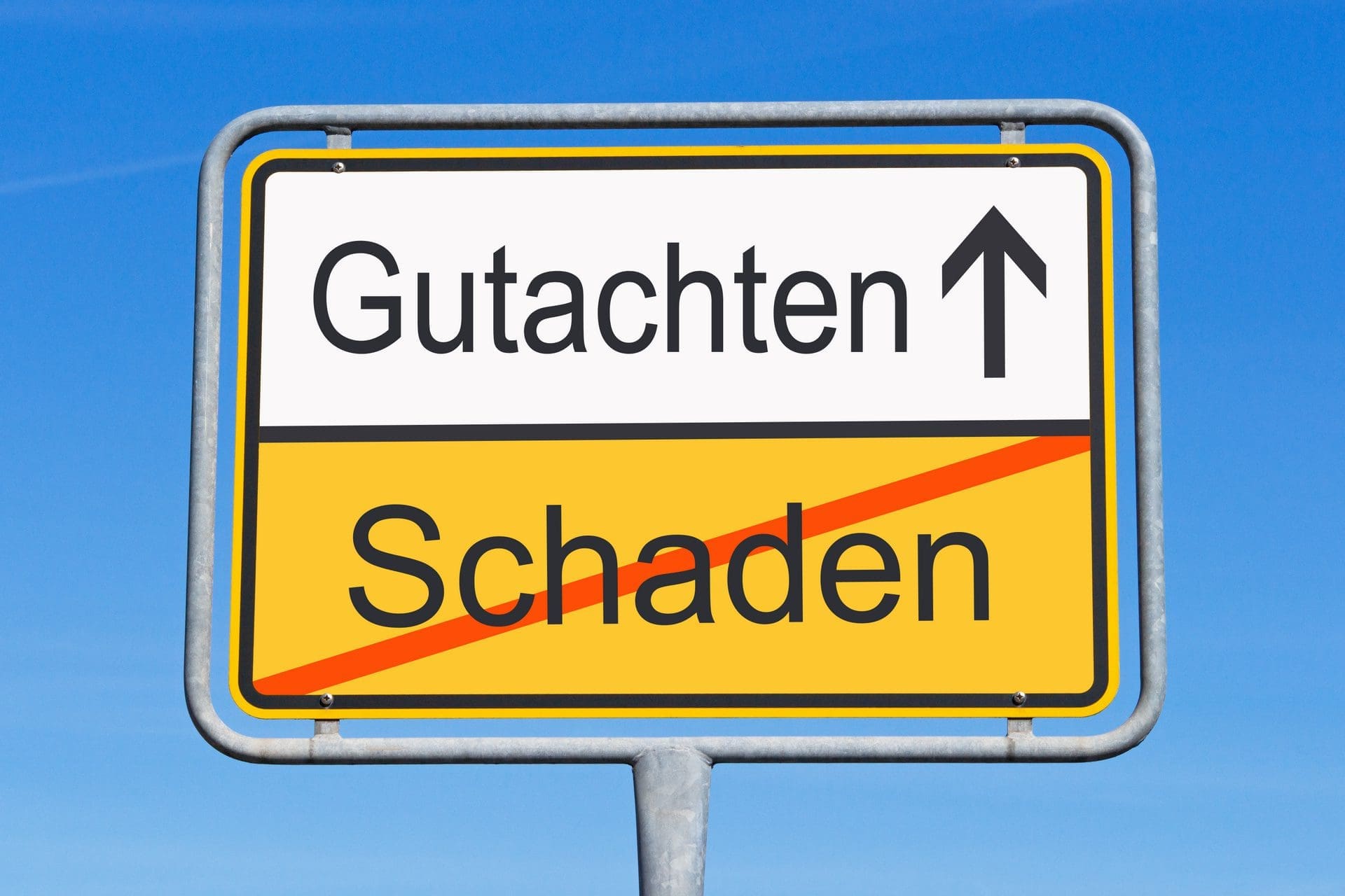 Schaden und Gutachten - Entscheidend für die Höhe des Schadenersatzes durch die Gebäudeversicherung ist in aller Regel die Aussage der beteiligten Gutachter und Sachverständigen (© DOC RABE Media / stock.adobe.com)