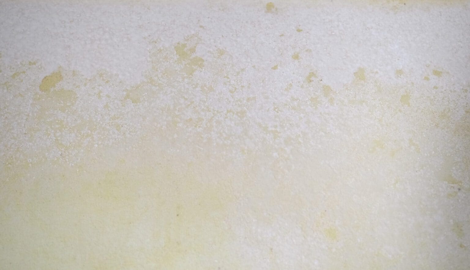 Gelbe Flecken an der Wand Kein Schimmel, oder doch?