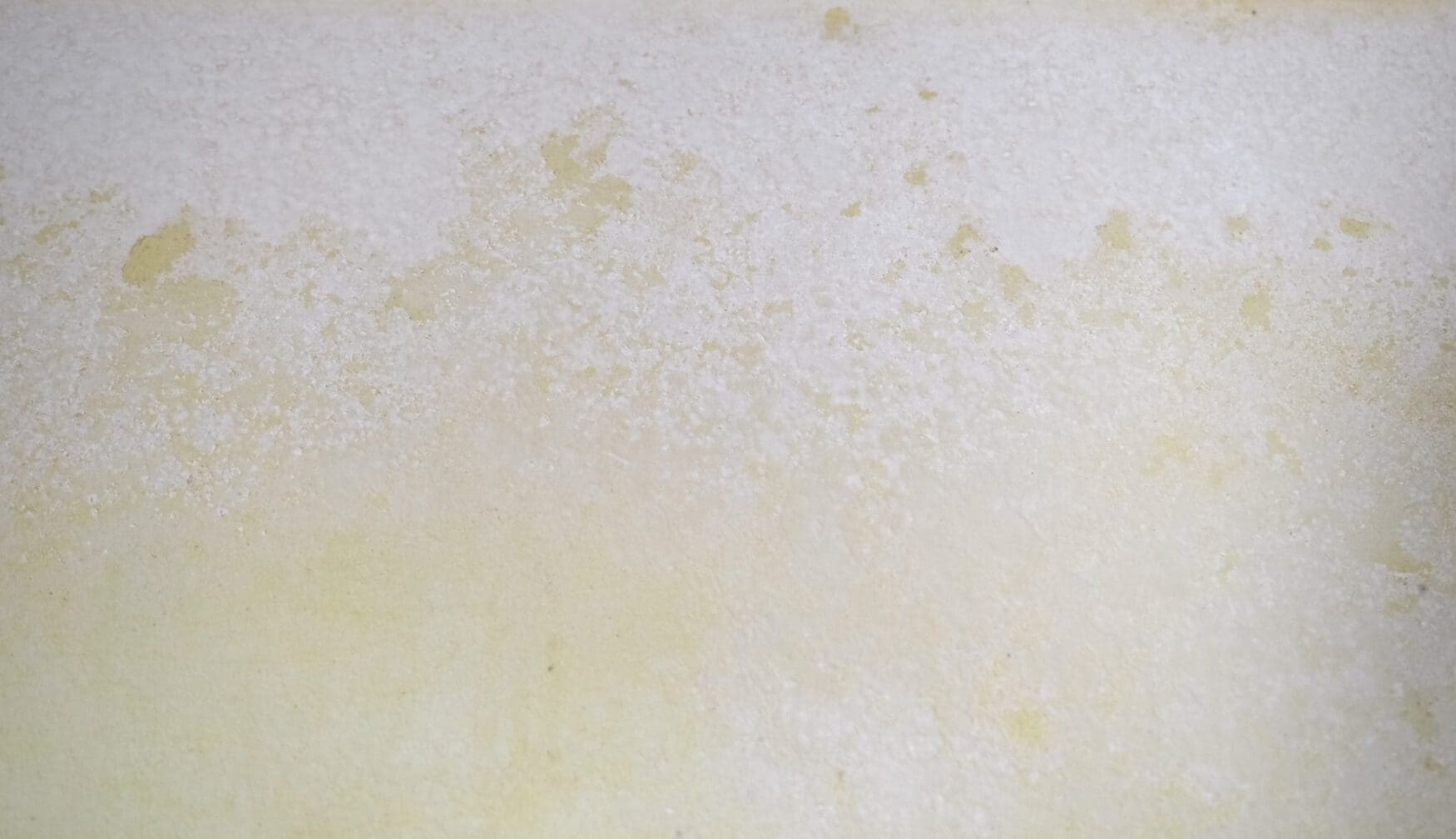 Gelbe Flecken an der Wand Kein Schimmel, oder doch?
