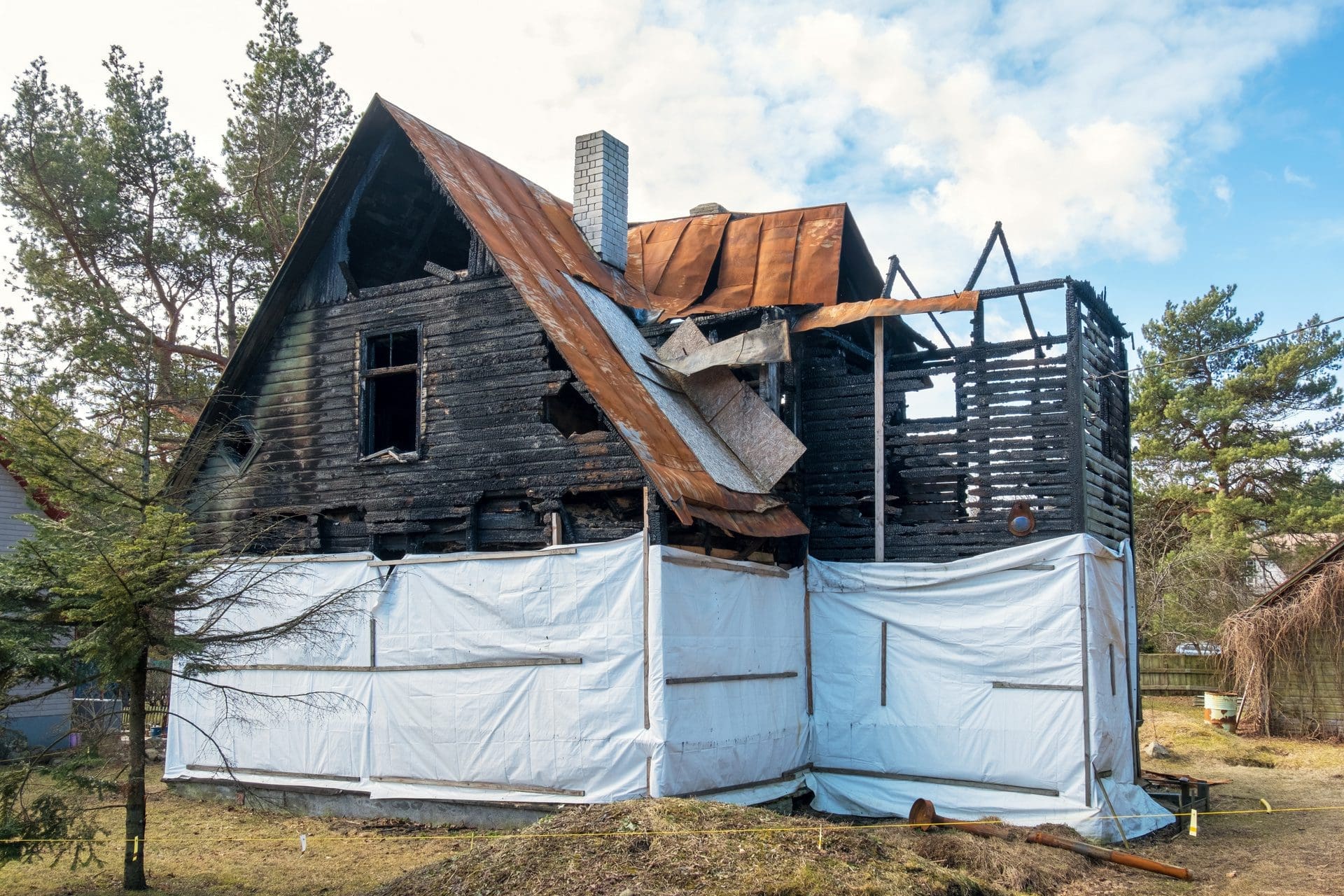 Grundsanierung oder Abriss des Hauses? (© Andrei Nekrassov / stock.adobe.com)