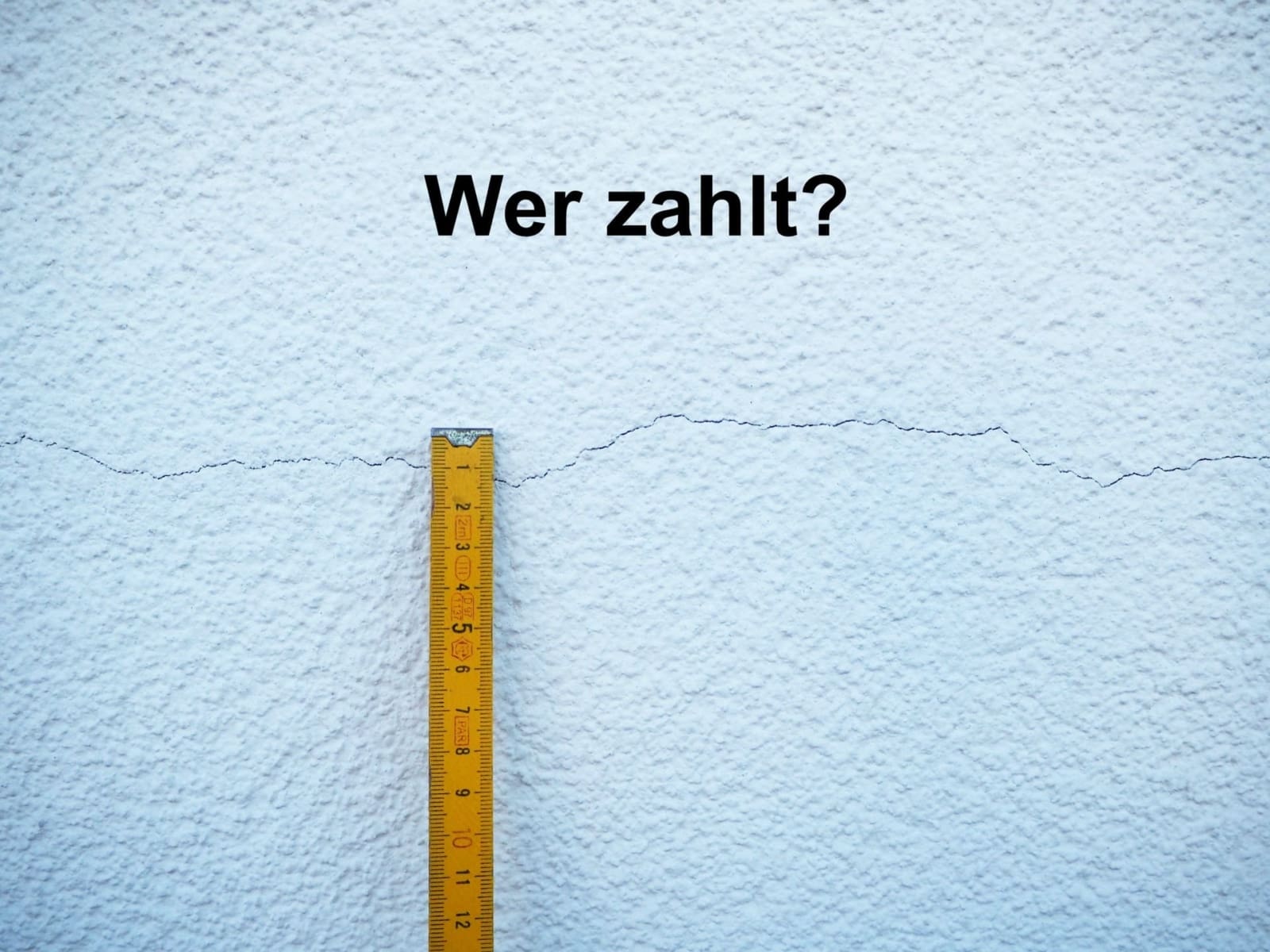 Horizontale Risse Innenwand: Was tun, wie die Ursache finden?