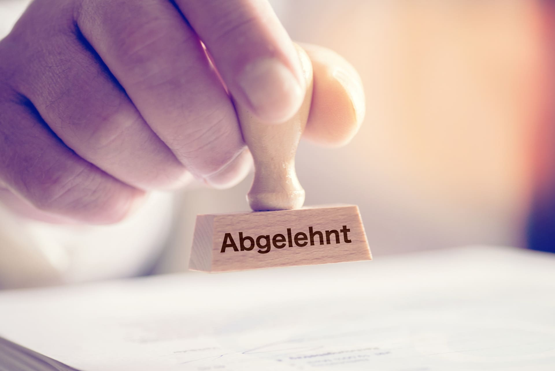 Abgelehnt! - Risikolebensversicherung zahlt nicht (© studio v-zwoelf / stock.adobe.com)