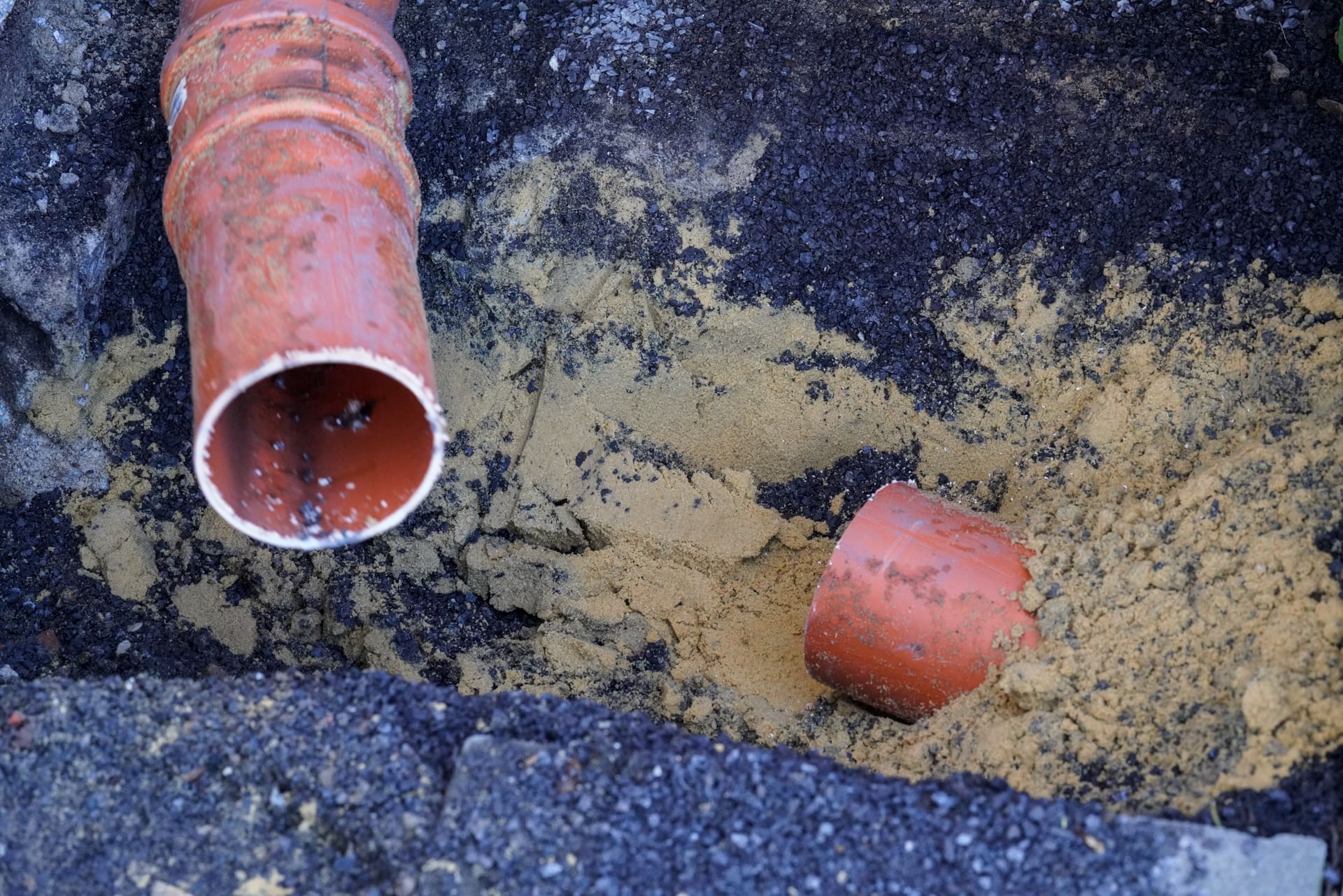 Wasserschaden / Rohrbruch: Welcher Handwerker? - Hier Profis!