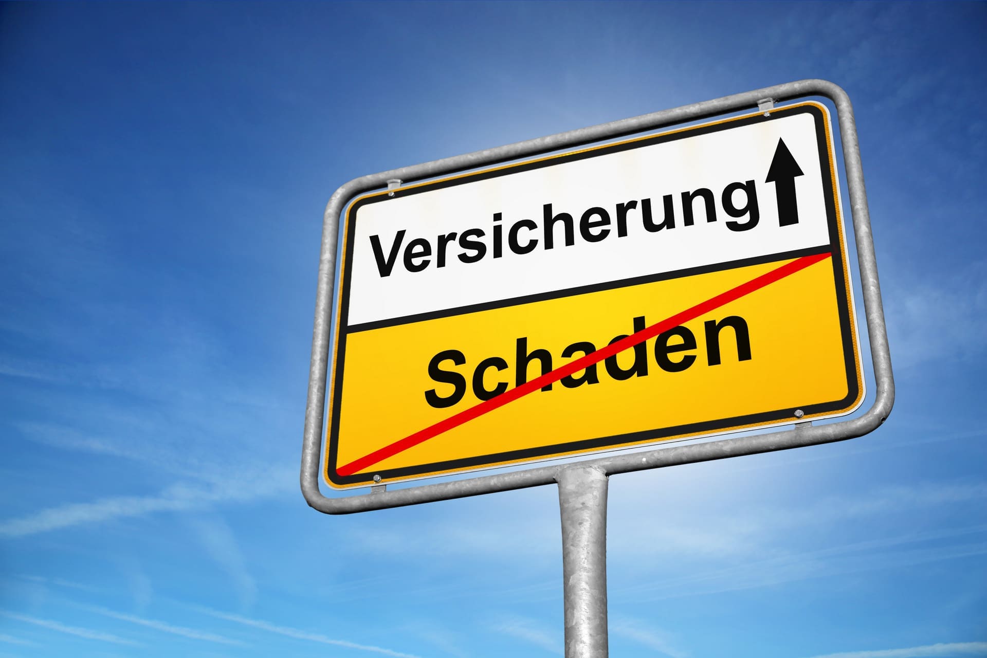 Schickt die Versicherung nach der Schadensmeldung einen Schadenregulierer zu Ihnen zum Vor-Ort-Termin? (© Coloures-Pic / stock.adobe.com)