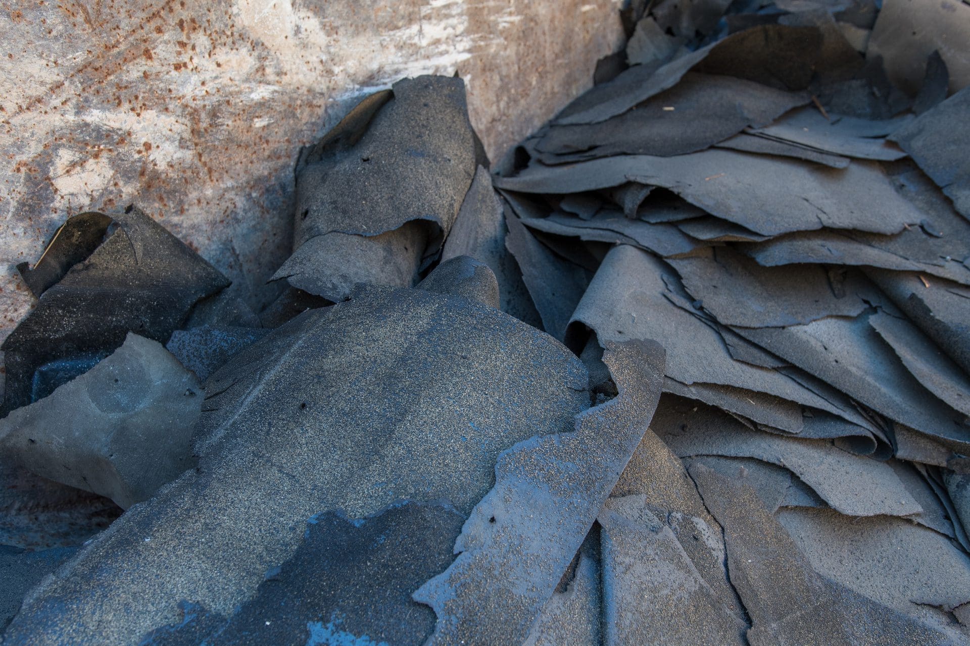 Schadstoff Sanierung | Firmen haben unterschiedliche Spezialisierungen und Schwerpunkte, z.B. auf Asbestsanierung, Brandschaden-Sanierungen u.a. (© mhp / stock.adobe.com)