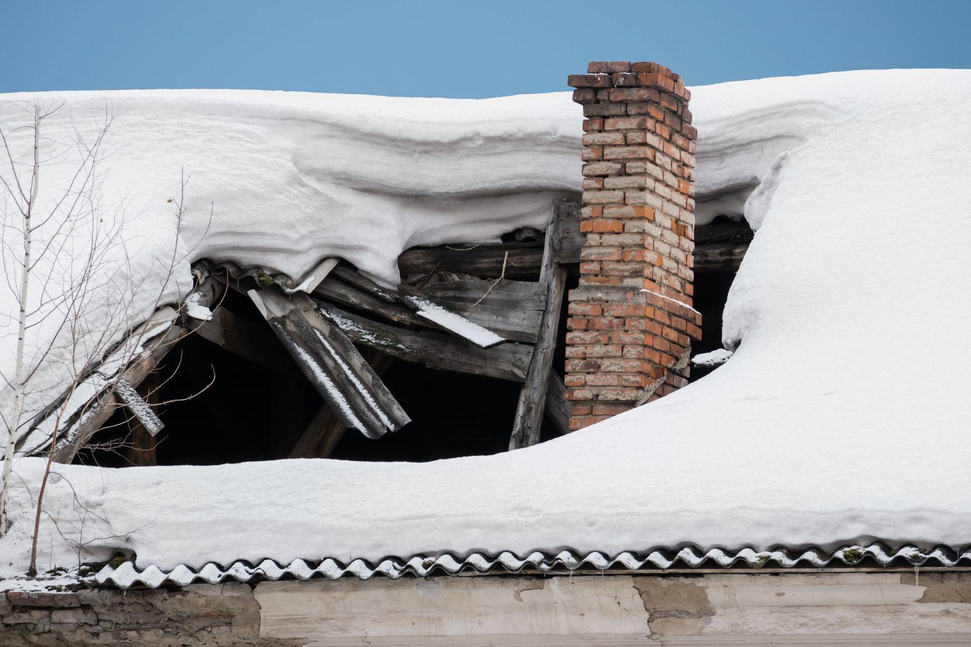 Schäden durch Schnee auf dem Dachboden - Zahlt Versicherung? (© Vadim / stock.adobe.com)