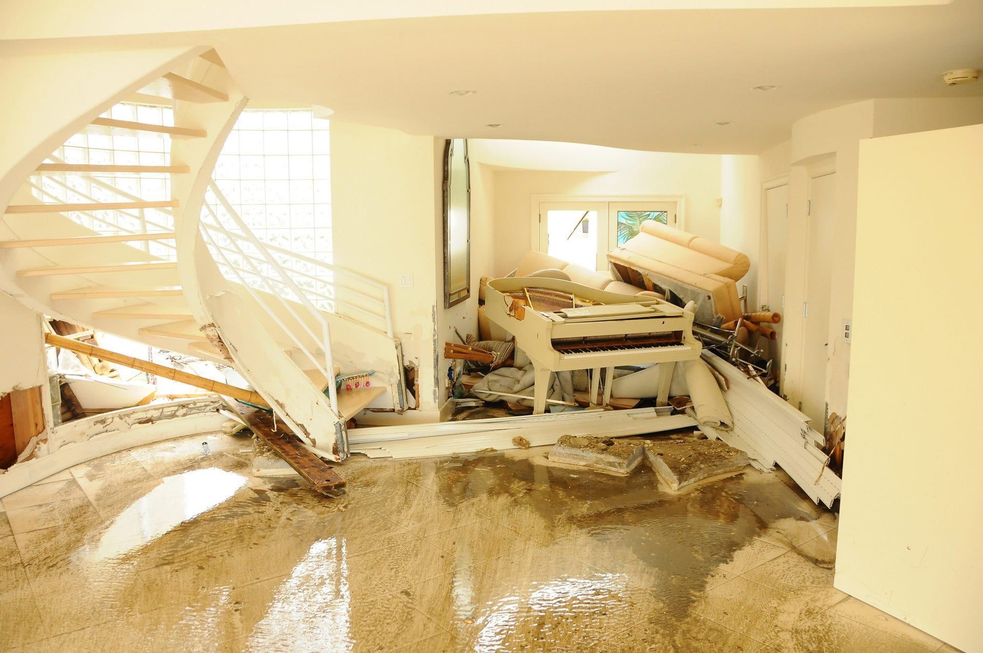 Überschwemmungsschaden | Was zahlt die Hausratversicherung, was die Gebäudeversicherung? (© Charles Eberson / stock.adobe.com)