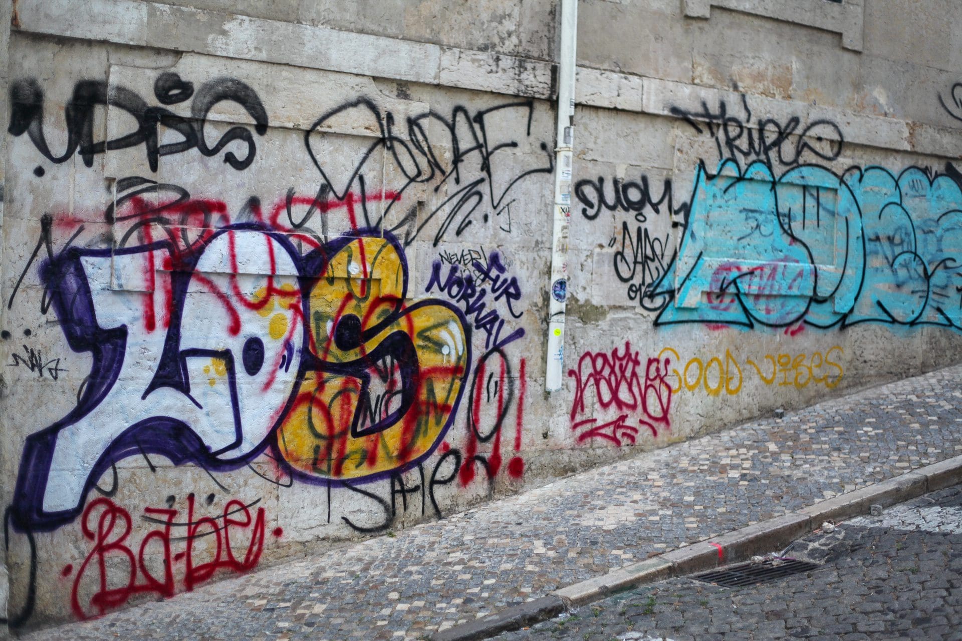 Graffiti und Vandalismus - Ein Fall für die Versicherung (Gebäudeversicherung)? (© Box Lab / stock.adobe.com)