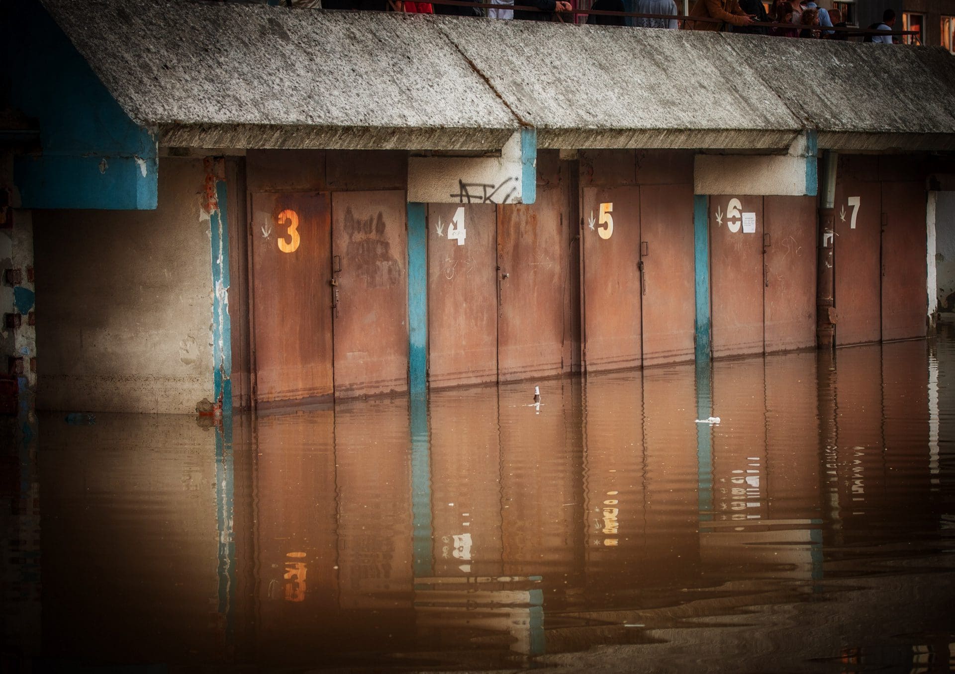 Wasserschaden in gemieteter Garage | Wer haftet wofür, und welche Versicherung zahlt was? (© satori / stock.adobe.com)