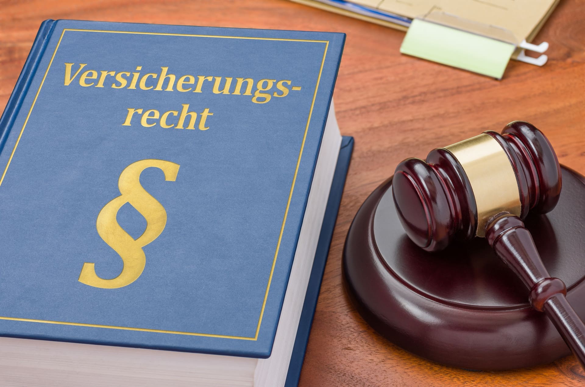 Das Versicherungsrecht ist komplex. Nur die besten Fachanwälte geben Ihnen die Chance, gegen eine Versicherungsgesellschaft zu gewinnen. (© Zerbor / stock.adobe.com)