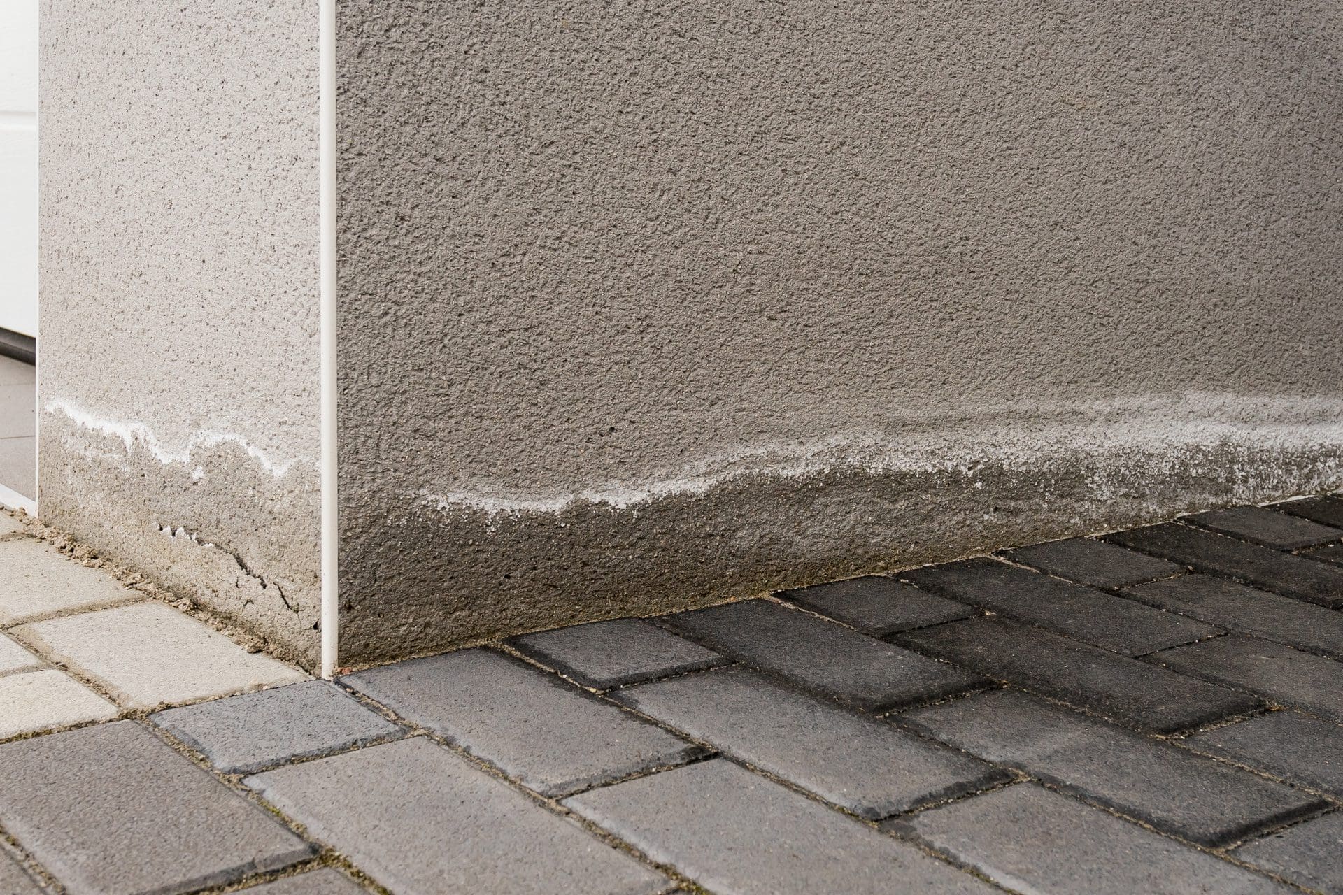 Wasserschäden lokalisieren, erkennen, orten | Dass hier ein Wasserschaden vorliegt, erkennt jeder Laie. Doch wo kommt er her? - Zeit für eine professionelle Lecksuche durch eine Leckortungsfirma (© Fotoschlick - stock.adobe.com) Wasserschäden lokalisieren, erkennen, orten | Dass hier ein Wasserschaden vorliegt, erkennt jeder Laie. Doch wo kommt er her? - Zeit für eine professionelle Lecksuche durch eine Leckortungsfirma (© Fotoschlick - stock.adobe.com)