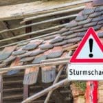 Sturmschaden | Wer zahlt bei Sturmschäden am Haus? (© Animaflora PicsStock / stock.adobe.com)