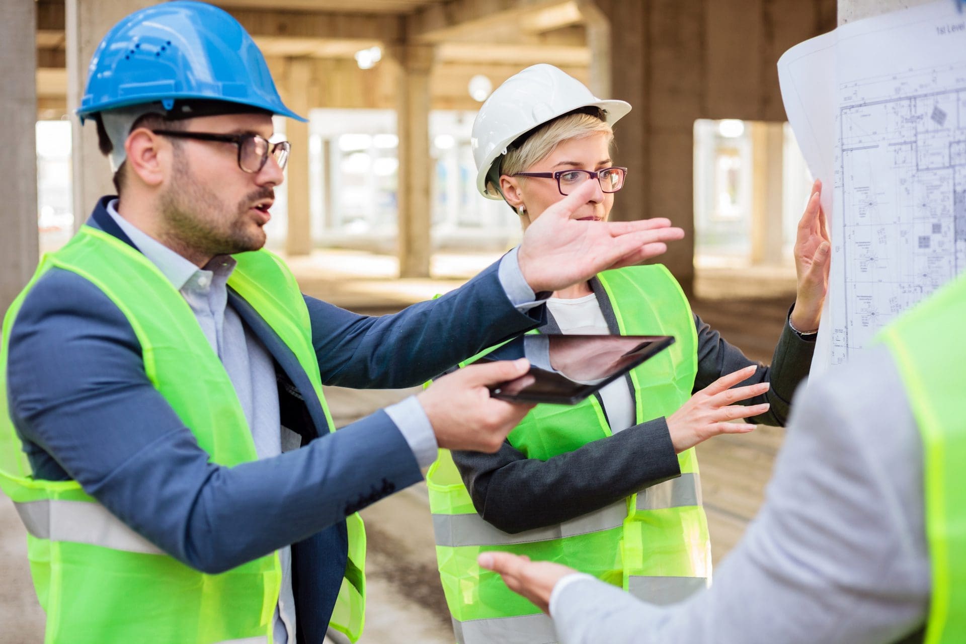 Gerade bei größeren Wohngebäuden können Baufehler zu sehr teuren Folgeschäden und Sanierungen führen - die rechtzeitige Identifikation von Fehlern und Mängeln ist deshalb essentiell. (© Ivan / stock.adobe.com)