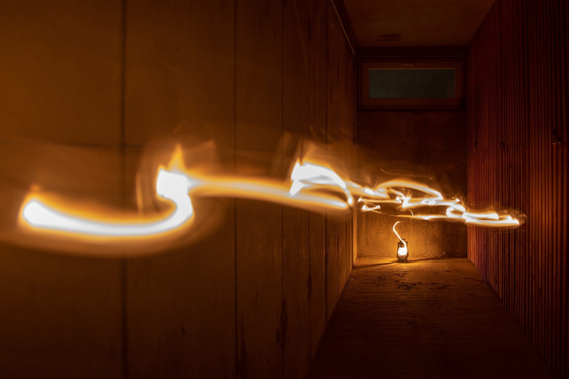 Wohnungsbrand: Zahlt Versicherung bei Brand durch Kerze? (© Mario / stock.adobe.com)